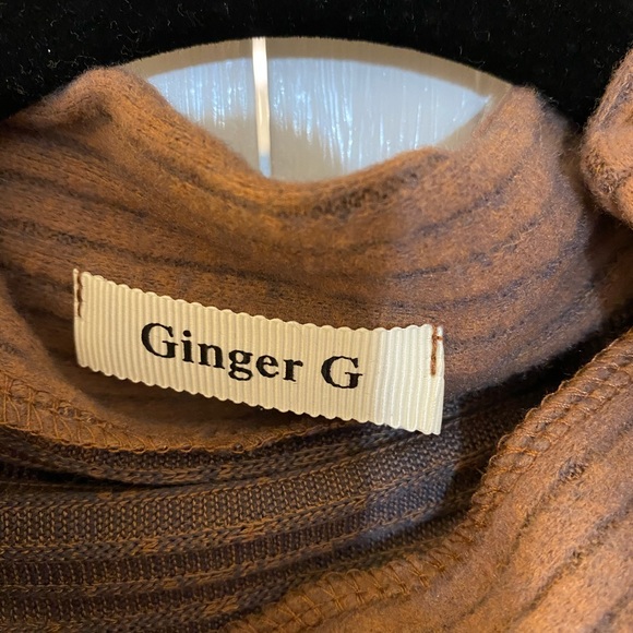 M Ribbed Turtleneck - Picture 2 of 4